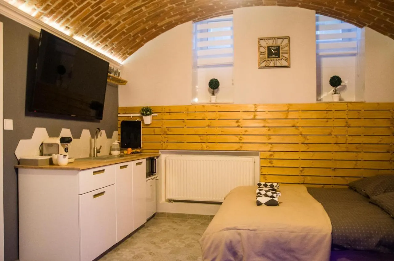 Underground Jacuzzi Rooms Krakow Bed & Breakfast