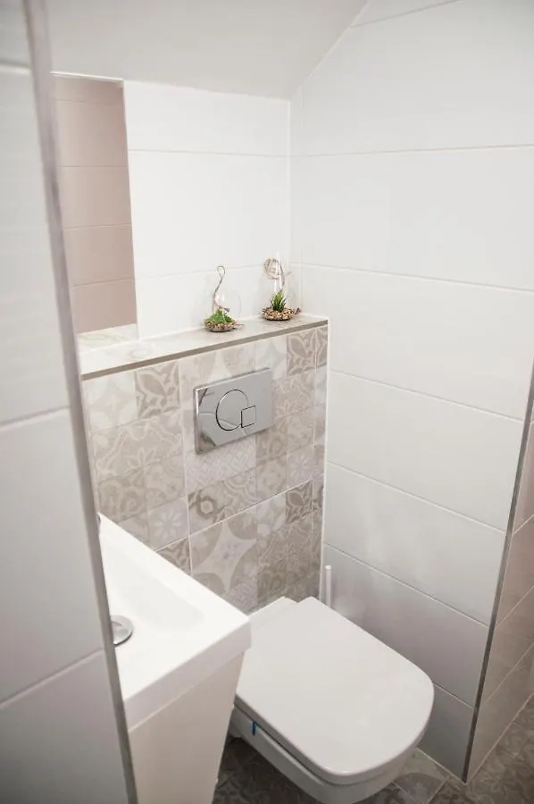 Underground Jacuzzi Rooms Krakow Bed & Breakfast