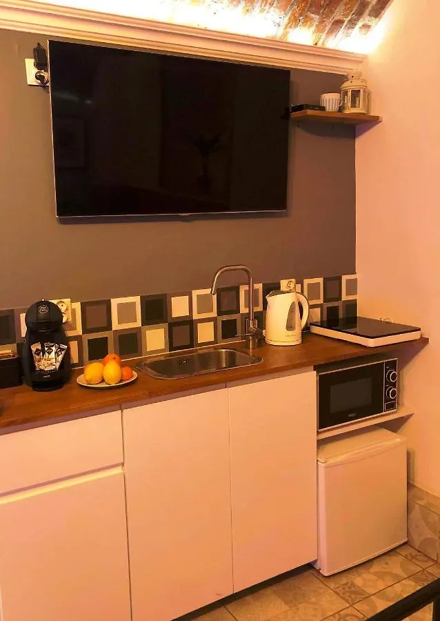 Underground Jacuzzi Rooms Krakow Bed & Breakfast
