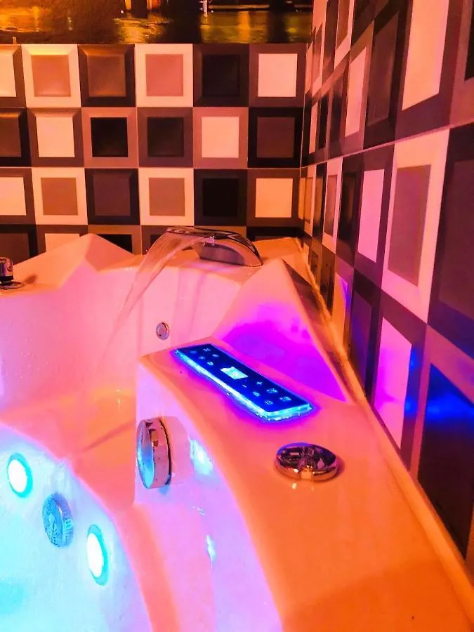 Underground Jacuzzi Rooms Krakow