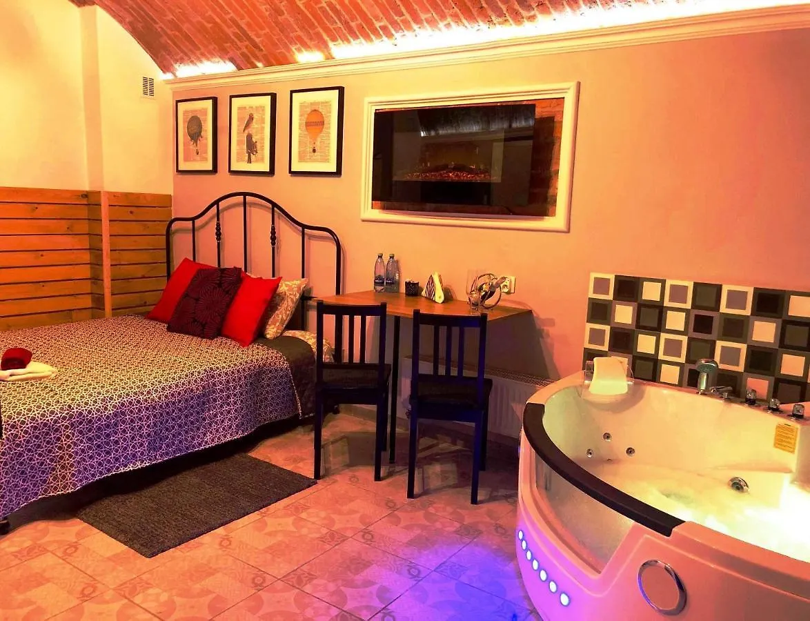 Underground Jacuzzi Rooms Krakow 0*,