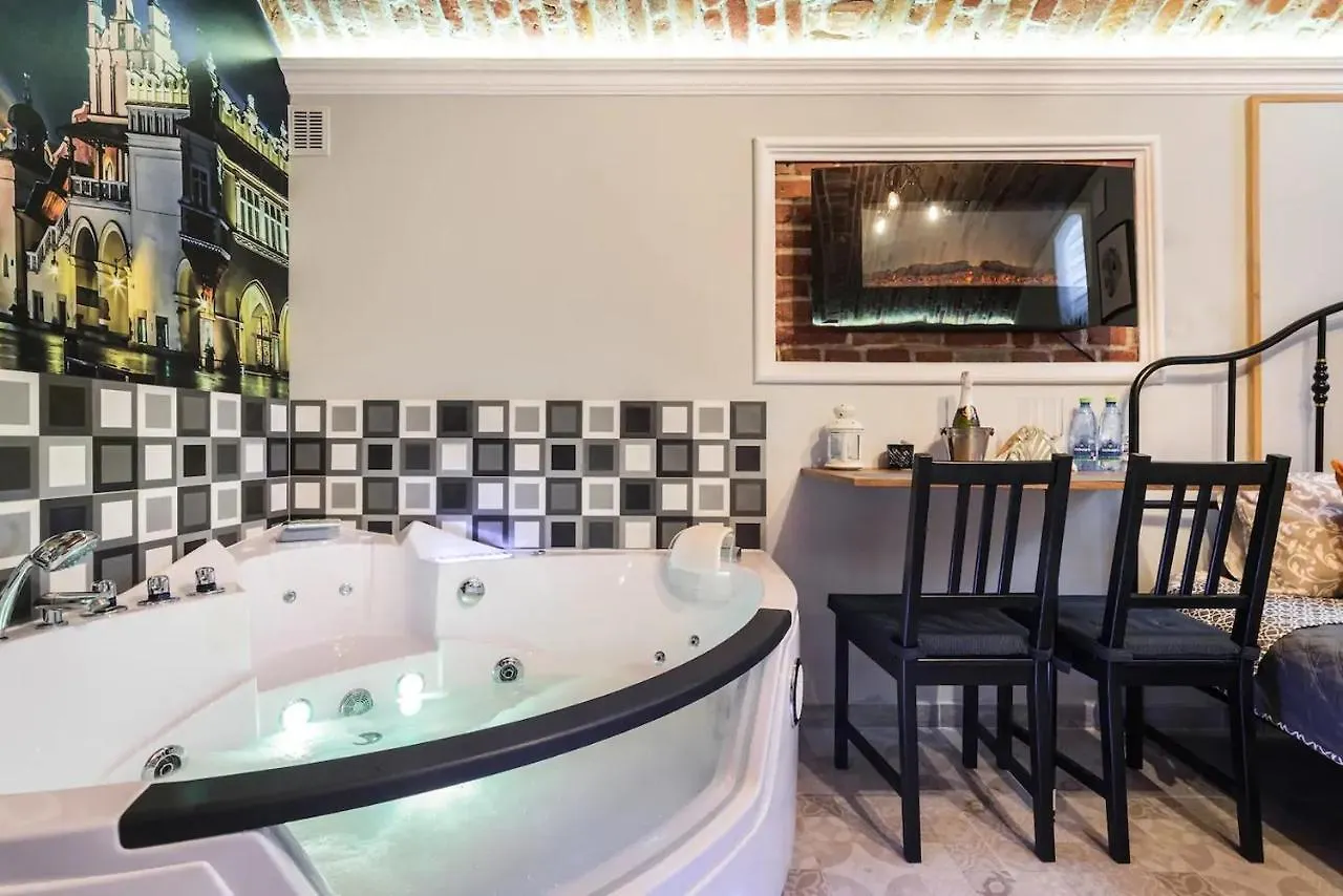 Underground Jacuzzi Rooms Krakow Bed & Breakfast